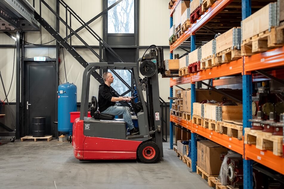 Onderdelen in magazijnstelling