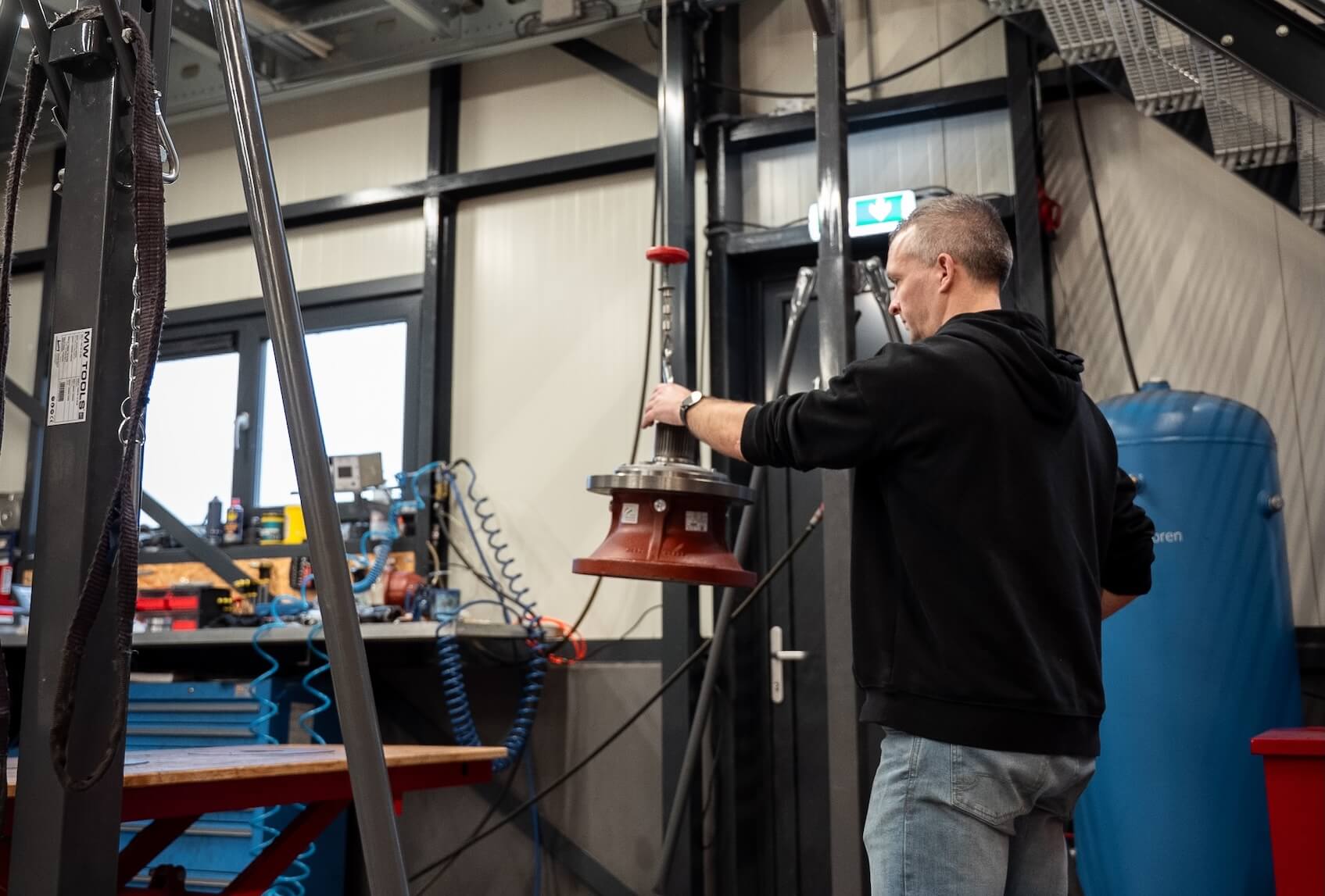 Technische werkzaamheden in magazijnomgeving